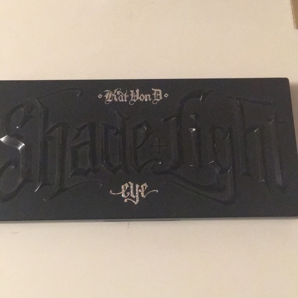 Kat Von D shade and light makeup pallete